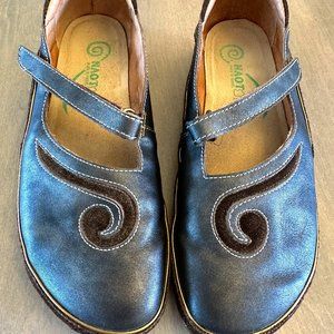 NAOT Women's Matai Maryjane shoe with contrasting swirl - EU 38/US 7